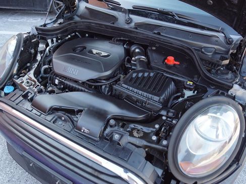 Used 2017 MINI Cooper 2-Door Hardtop image 32