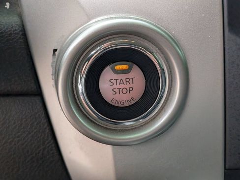Used 2021 Nissan Titan SV w/ SV Convenience Package RWD image 27