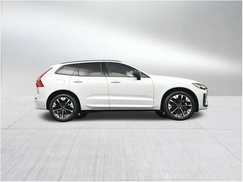 New 2026 Volvo XC60 B5 Plus AWD/4WD image 30