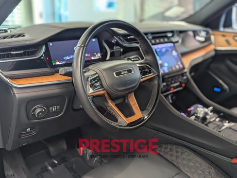 Used 2022 Jeep Grand Cherokee Summit AWD/4WD image 17