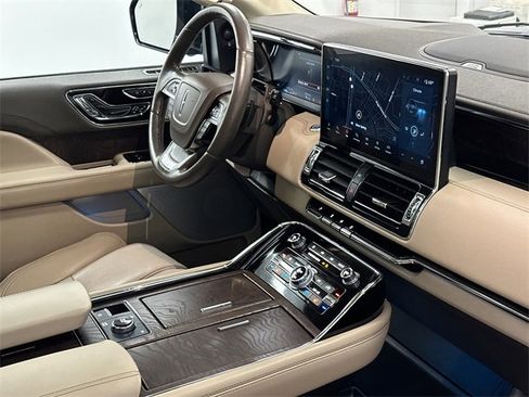 Used 2022 Lincoln Navigator Reserve image 12