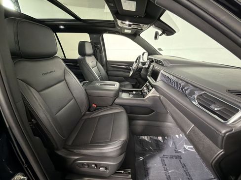 Used 2022 GMC Yukon Denali w/ Denali Premium Package image 27