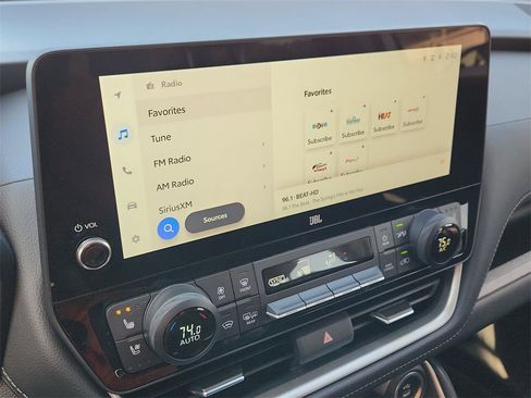 Used 2025 Toyota Grand Highlander AWD image 15