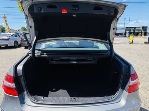 Used 2013 Mercedes-Benz E 350 4MATIC Sedan image 9