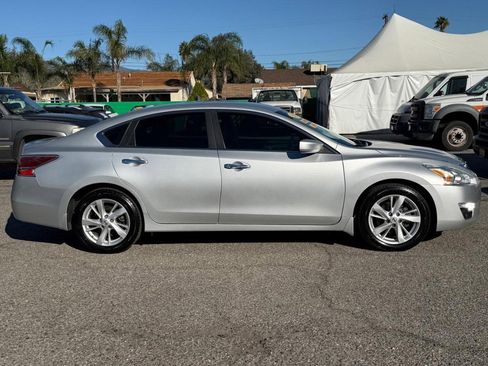Used 2015 Nissan Altima 2.5 SV image 4