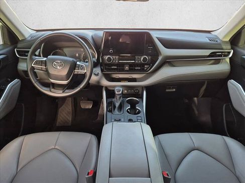 Used 2023 Toyota Highlander XLE FWD image 15