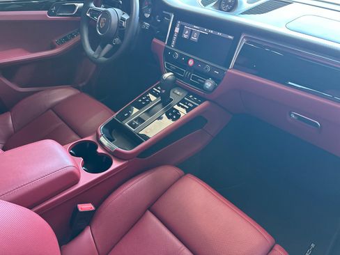 Certified 2025 Porsche Macan S AWD/4WD image 18