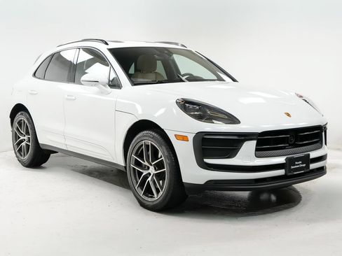 Certified 2026 Porsche Macan AWD/4WD image 7