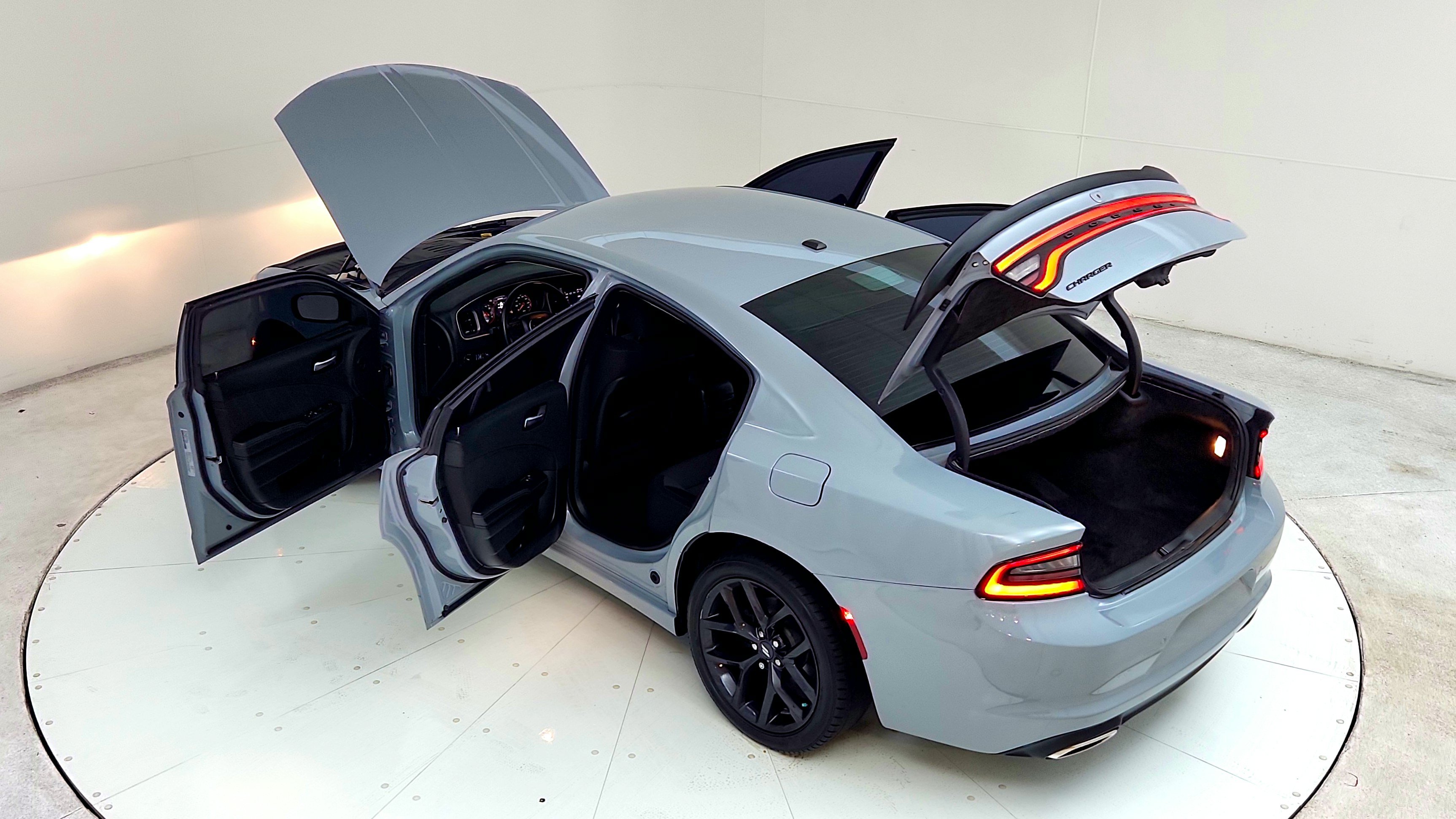 Used 2020 Dodge Charger SXT w/ Blacktop Package RWD image 19