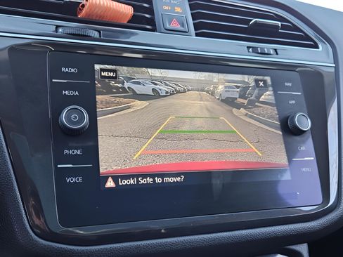 Used 2018 Volkswagen Tiguan SEL Premium image 23