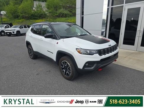 Used 2024 Jeep Compass Trailhawk AWD/4WD image 1