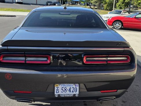 Used 2022 Dodge Challenger SXT w/ Driver Convenience Group image 6