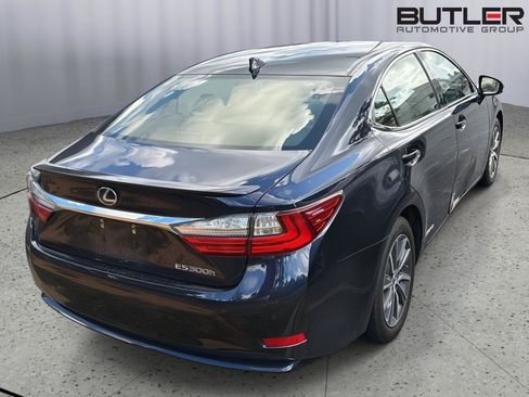Used 2017 Lexus ES 300h w/ Luxury Package FWD image 8