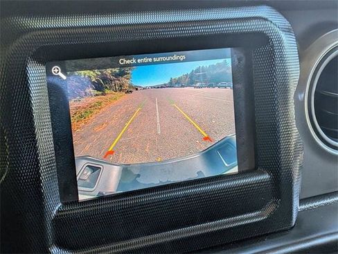 Certified 2022 Jeep Gladiator Sport image 18