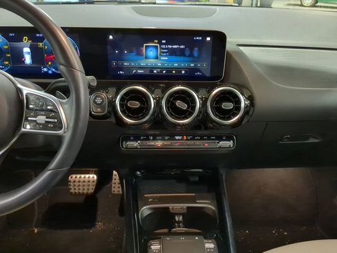 Used 2021 Mercedes-Benz GLA 250 4MATIC image 11
