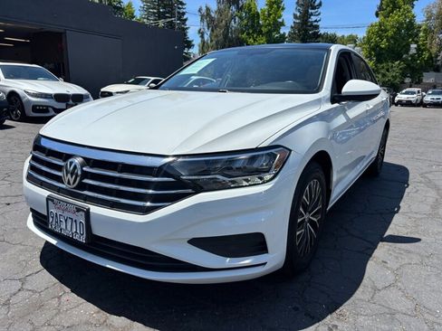 Used 2019 Volkswagen Jetta SE w/ Cold Weather Package FWD image 8