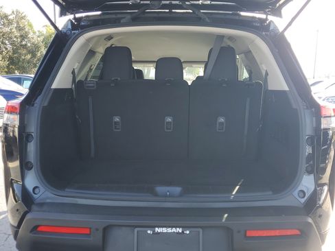 Used 2024 Nissan Pathfinder SV image 9