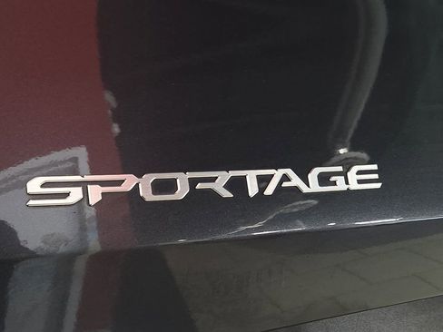 Used 2024 Kia Sportage EX AWD/4WD image 10