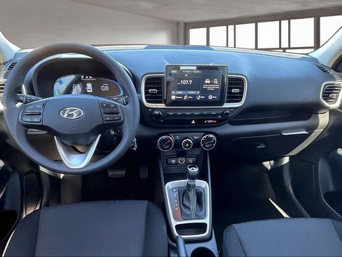New 2025 Hyundai Venue SE image 5