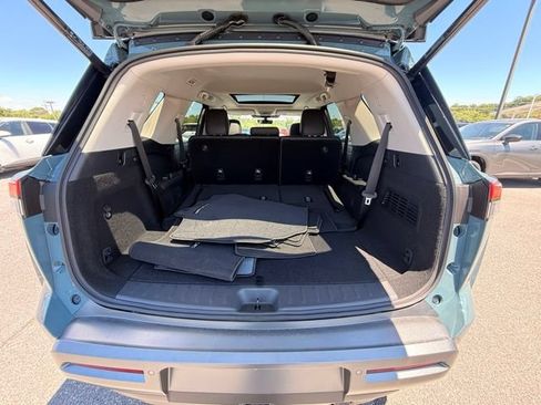 New 2026 Nissan Pathfinder SL w/ SL Premium Package (P04) AWD/4WD image 18
