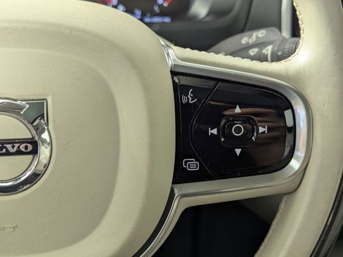 Used 2017 Volvo XC90 T6 Momentum w/ Vision Package image 8