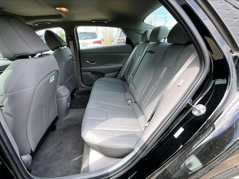 Used 2025 Hyundai Elantra SEL FWD image 22