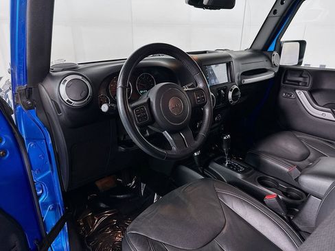 Used 2016 Jeep Wrangler Unlimited Sahara w/ Connectivity Group image 10