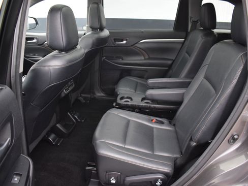 Used 2017 Toyota Highlander Limited Platinum image 15