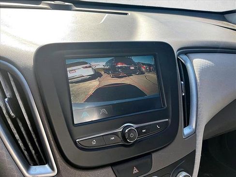 Used 2018 Chevrolet Malibu LS image 22