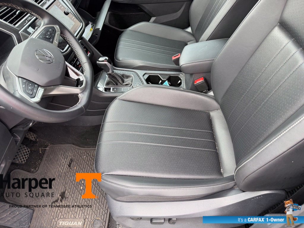 Used 2024 Volkswagen Tiguan SE w/ Panoramic Sunroof Package AWD/4WD image 13