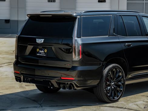 Used 2026 Cadillac Escalade V w/ LPO, ONYX Package image 15
