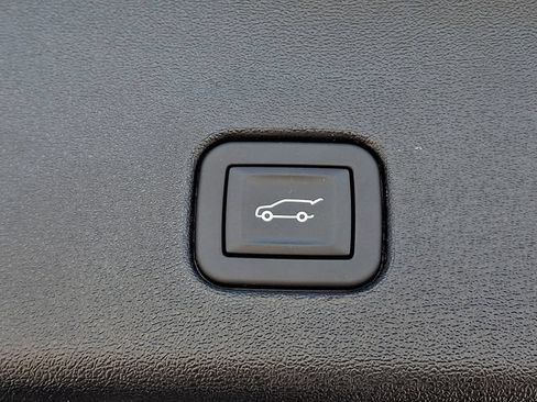 Certified 2025 Cadillac Optiq Sport 2 AWD/4WD image 28