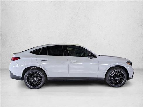 Used 2025 Mercedes-Benz GLC 300 4MATIC image 4