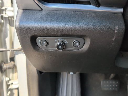 Used 2018 Chevrolet Traverse LT FWD image 27