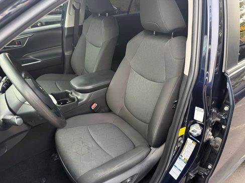 Used 2022 Toyota RAV4 XLE image 17