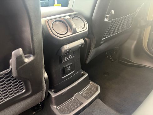 Used 2025 Jeep Wrangler Unlimited Rubicon w/ Steel Bumper Group AWD/4WD image 26