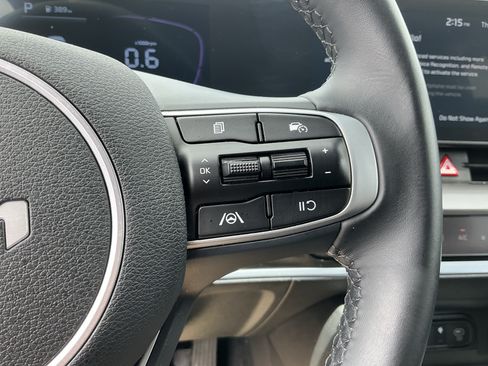 Certified 2025 Kia Sportage EX w/ Premium Package AWD/4WD image 18