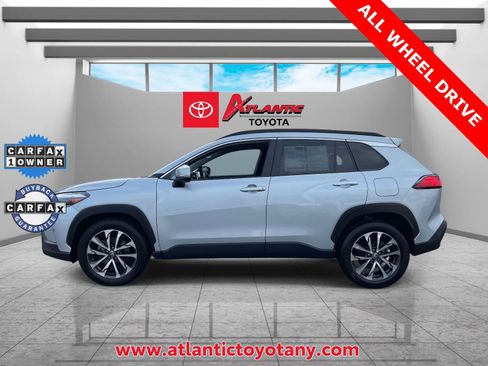 Used 2024 Toyota Corolla Cross XLE image 4