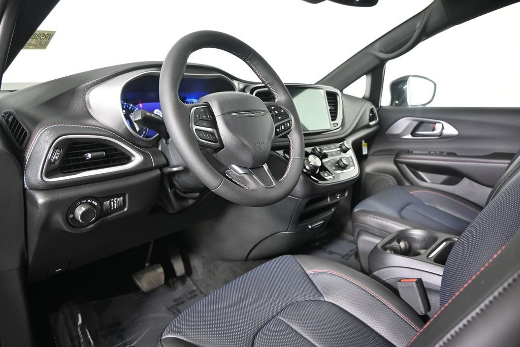 New 2027 Chrysler Pacifica Select AWD/4WD image 22