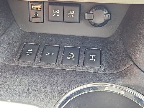 Used 2018 Toyota Highlander XLE AWD/4WD image 19