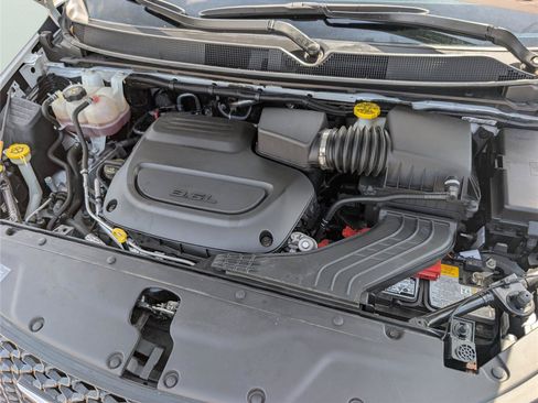 Used 2024 Chrysler Pacifica Touring-L FWD image 38