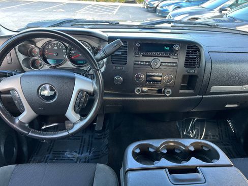 Used 2009 Chevrolet Silverado 2500 LT w/ Interior Plus Package AWD/4WD image 30