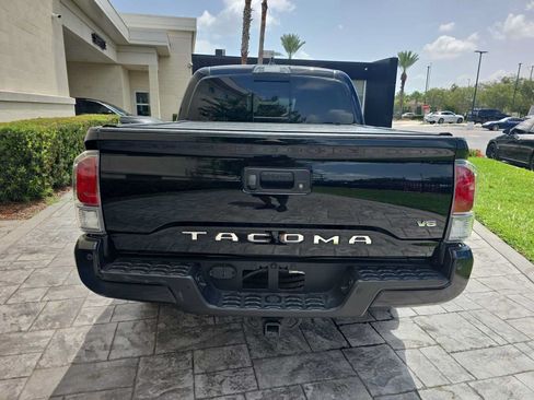Used 2022 Toyota Tacoma TRD Sport w/ TRD Premium Sport Package RWD image 5