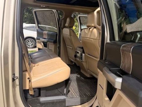 Used 2017 Ford F250 Lariat w/ Lariat Ultimate Package AWD/4WD image 9