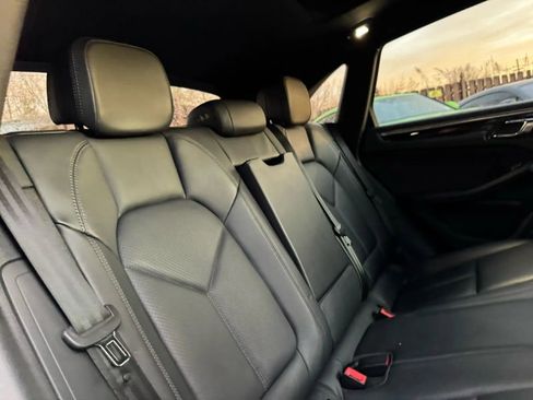 Used 2022 Porsche Macan image 25