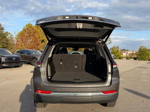 Used 2022 Jeep Grand Cherokee Laredo w/ Luxury Tech Group I image 5