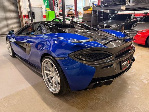 Used 2018 McLaren 570S Spider RWD image 8