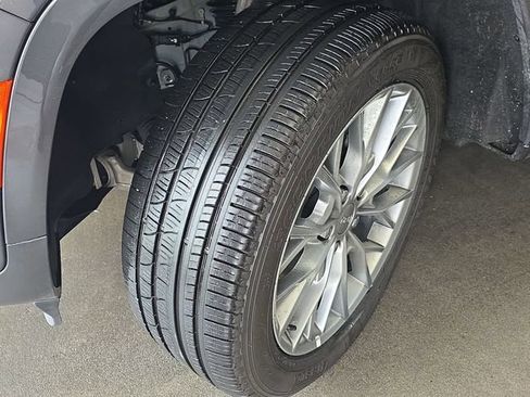 Used 2025 Jeep Grand Cherokee Summit AWD/4WD image 34