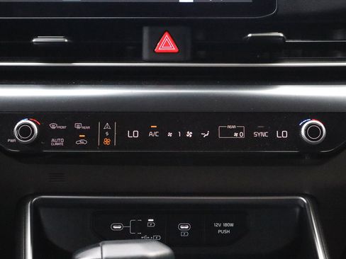 Used 2025 Kia Carnival LXS image 24