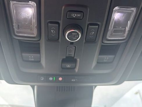 Used 2023 GMC Yukon XL SLT w/ SLT Premium Package AWD/4WD image 17